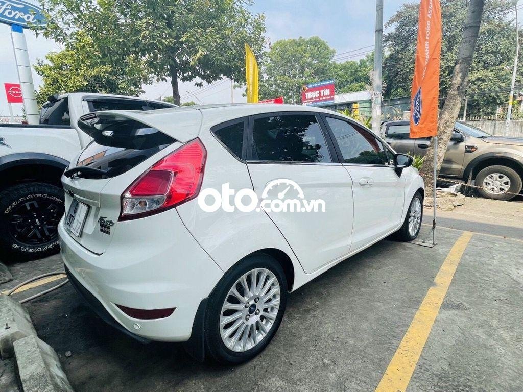 Ford Fiesta Ecoboost 2018 - Cần bán xe Ford Fiesta Ecoboost sản xuất năm 2018, màu trắng