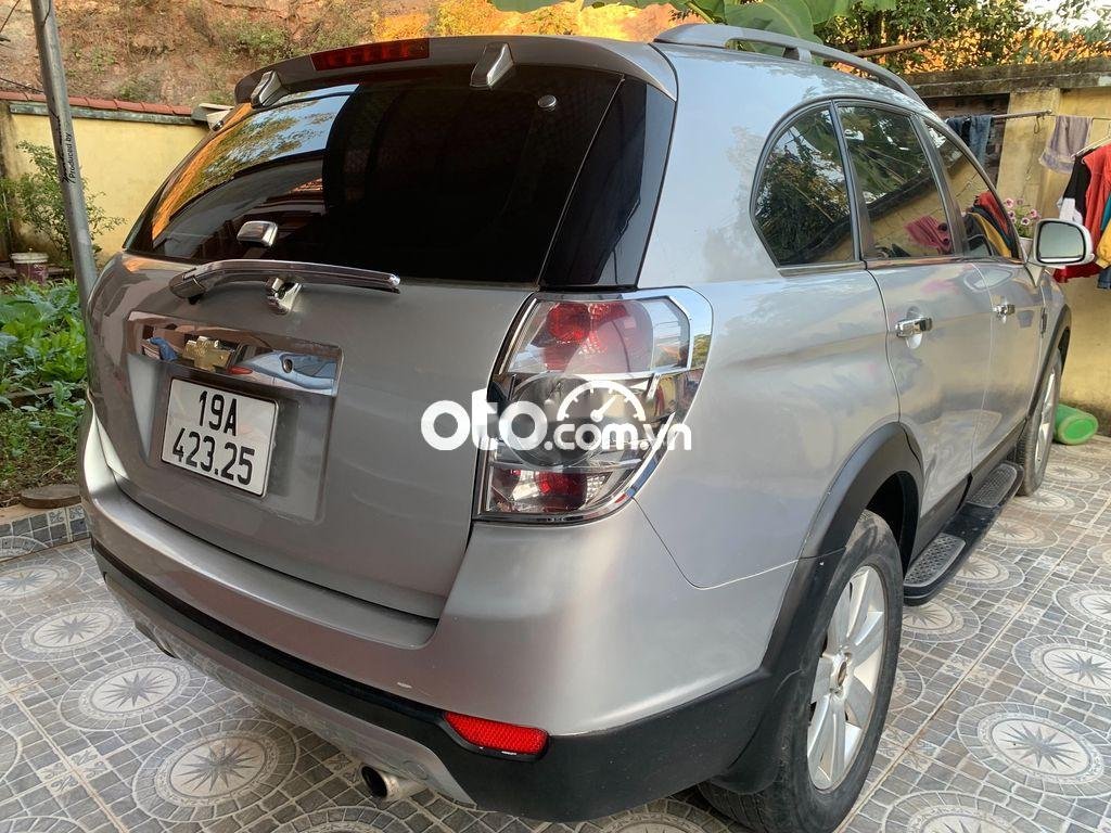 Chevrolet Captiva LT 2.0 2010 - Cần bán gấp Chevrolet Captiva LT 2.0 năm sản xuất 2010, màu bạc số tự động