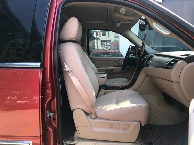 Cadillac Escalade 2010 - Cần bán Cadillac Escalade sản xuất 2010, màu đỏ, nhập khẩu