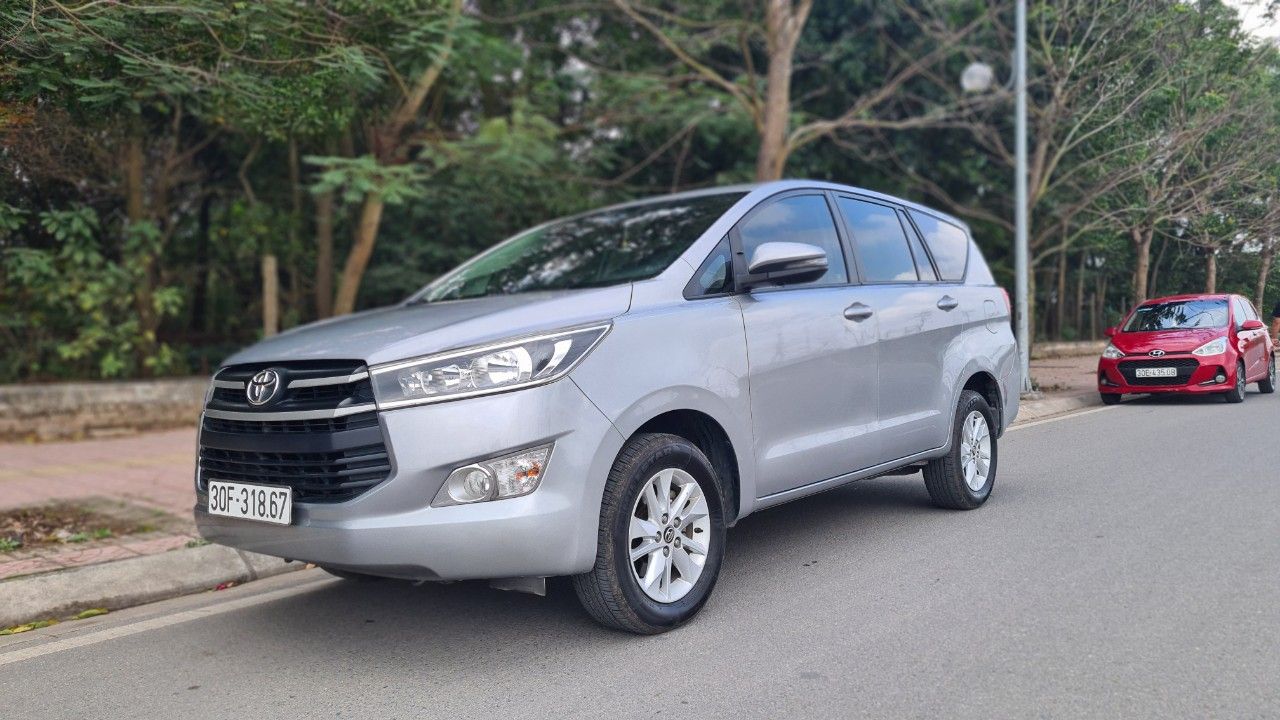 Toyota Innova 2.0G 2018 - Cần bán gấp Toyota Innova 2.0G năm sản xuất 2018, giá 599tr