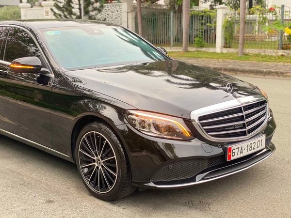 Mercedes-Benz C200 2021 - Cần bán Mercedes-Benz C200 Exclusive sản xuất năm 2021, màu đen
