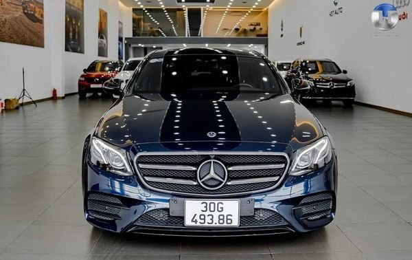 Mercedes-Benz E300 2019 - Xe Mercedes-Benz E300 AMG năm sản xuất 2019, màu xanh cavansite, xe lướt siêu nhẹ, bảo hàng hãng 3 năm không giới hạn km tới T11-2022