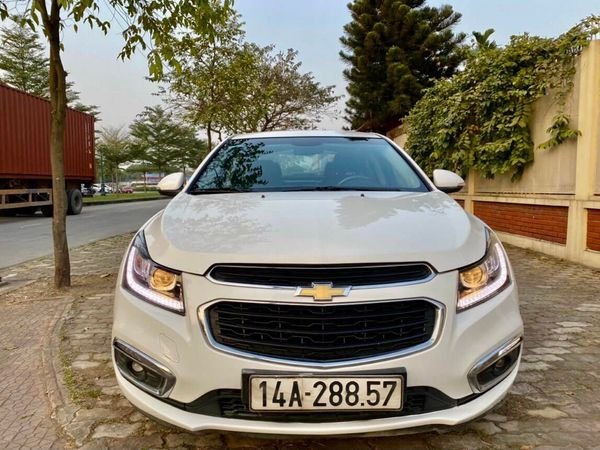 Chevrolet Cruze 2018 - Bán Chevrolet Cruze LT năm 2018, màu trắng, giá tốt