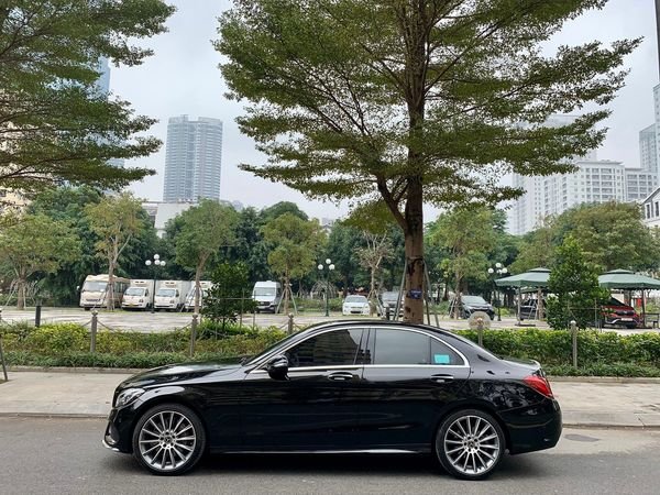 Mercedes-Benz C300 C300 AMG 2018 - Cần bán Mercedes C300 AMG sản xuất năm 2018, màu đen, nhập khẩu