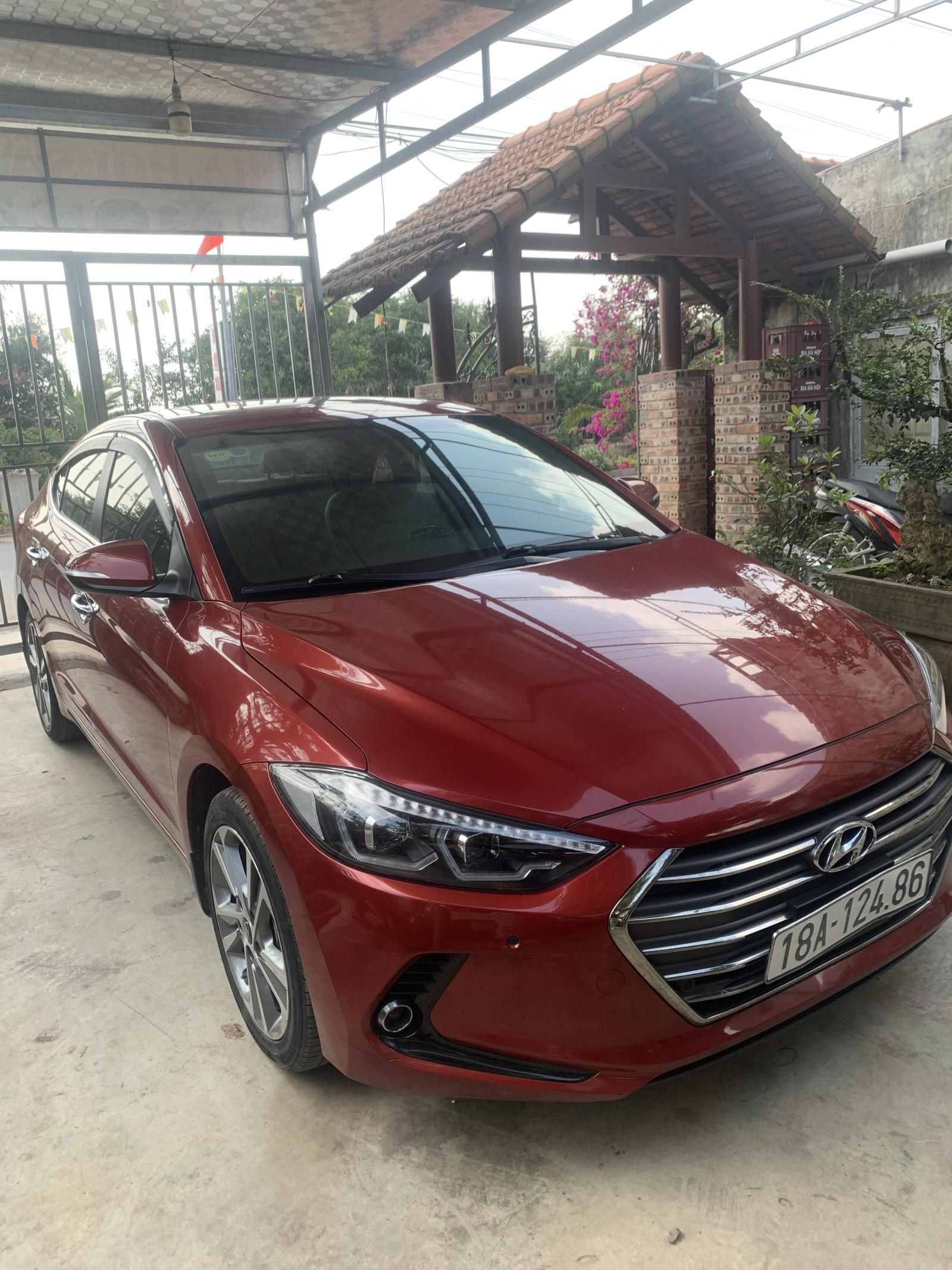 Hyundai Elantra 2018 - Bán xe Hyundai Elantra AT đăng ký lần đầu 2018 nhập khẩu giá chỉ 540tr