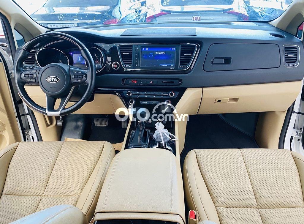 Kia Sedona 2018 - Bán xe Kia Sedona 2.2 CRDi AT năm 2018, màu trắng, 890 triệu