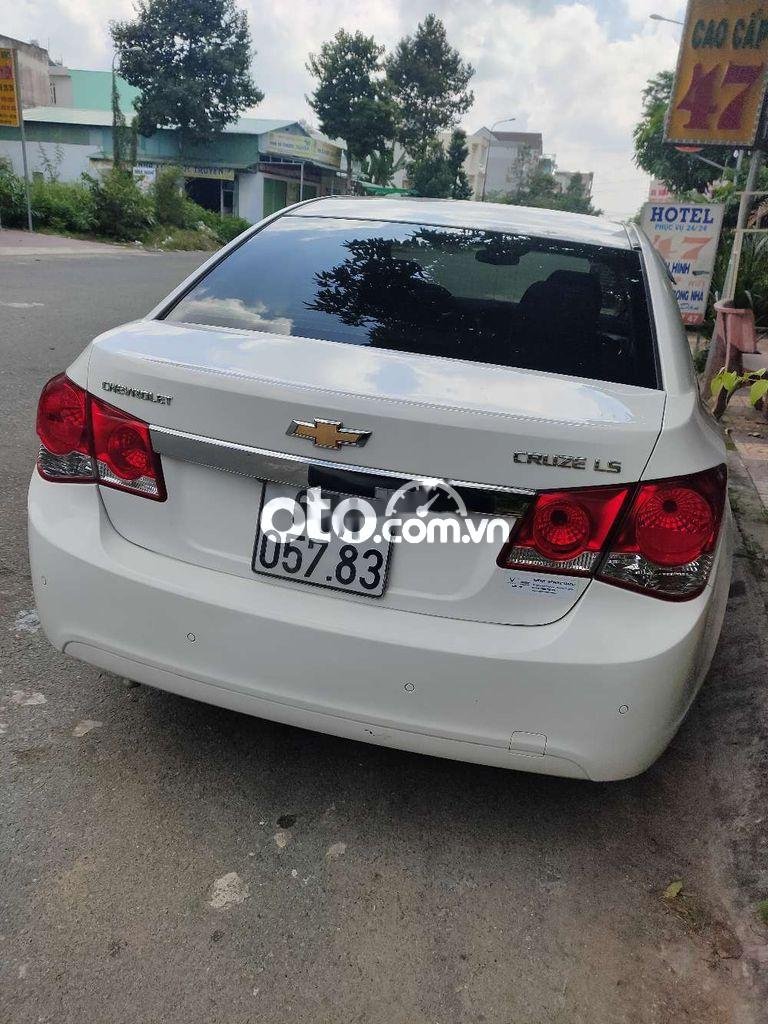 Chevrolet Cruze LS 2015 - Cần bán Chevrolet Cruze LS sản xuất 2015, màu trắng, nhập khẩu chính chủ, giá chỉ 290 triệu