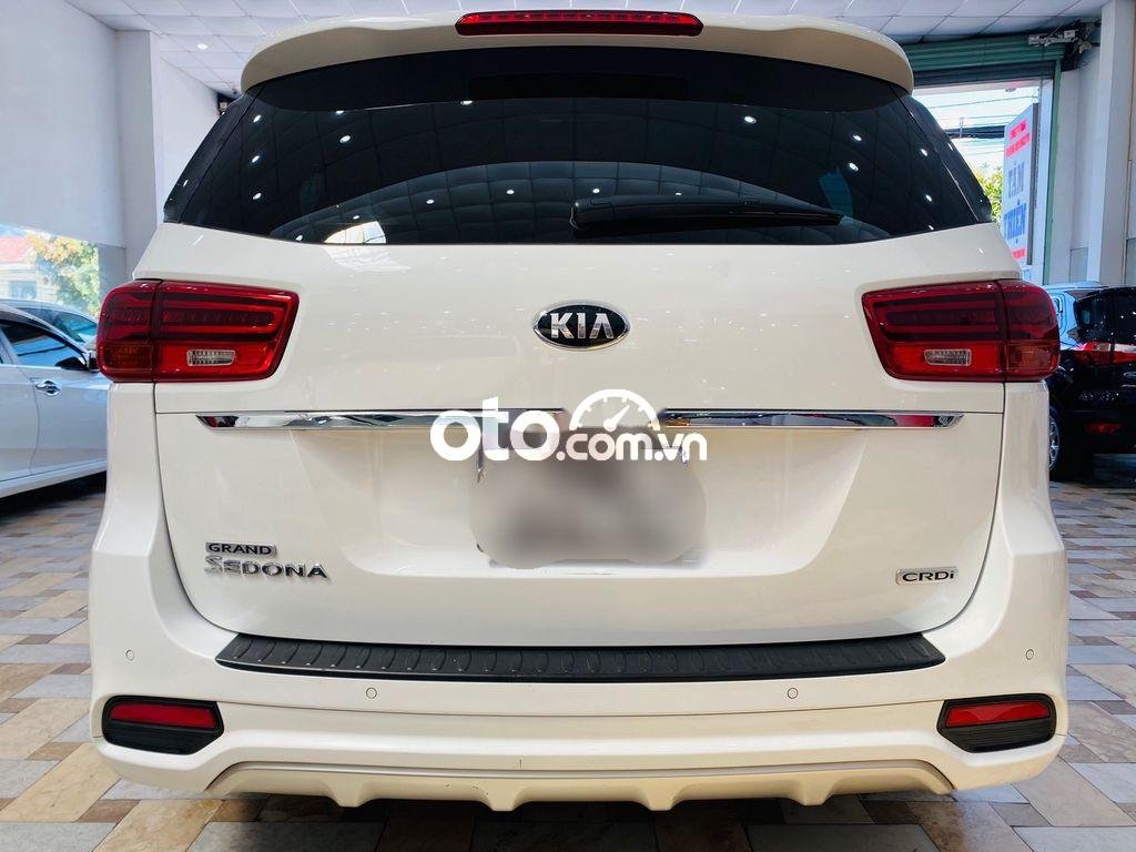 Kia Sedona 2018 - Bán xe Kia Sedona 2.2 CRDi AT năm 2018, màu trắng, 890 triệu