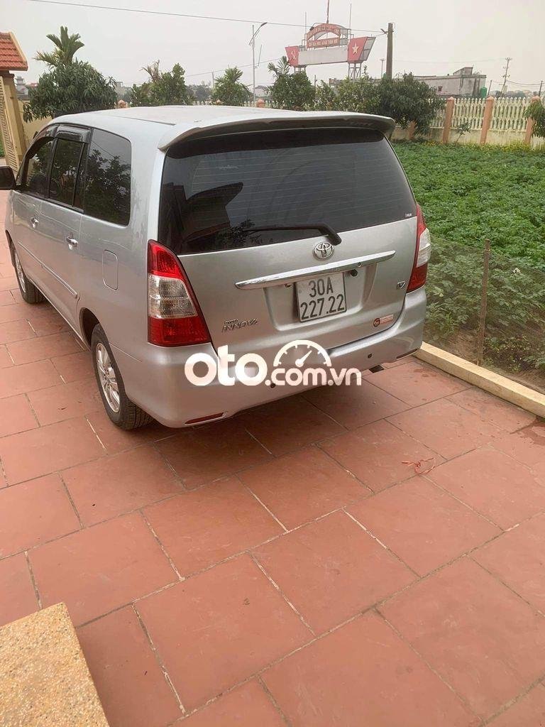 Toyota Innova V 2009 - Cần bán xe Toyota Innova V sản xuất năm 2009, màu bạc, xe nhập số tự động