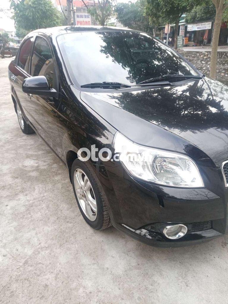 Chevrolet Aveo LTZ  2018 - Cần bán gấp Chevrolet Aveo LTZ năm sản xuất 2018, màu đen chính chủ, 300 triệu