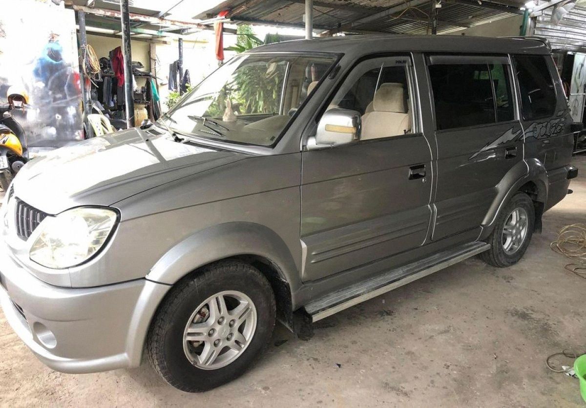 Mitsubishi Jolie 2004 - Cần bán Mitsubishi Jolie 2.0 sản xuất 2004, màu bạc