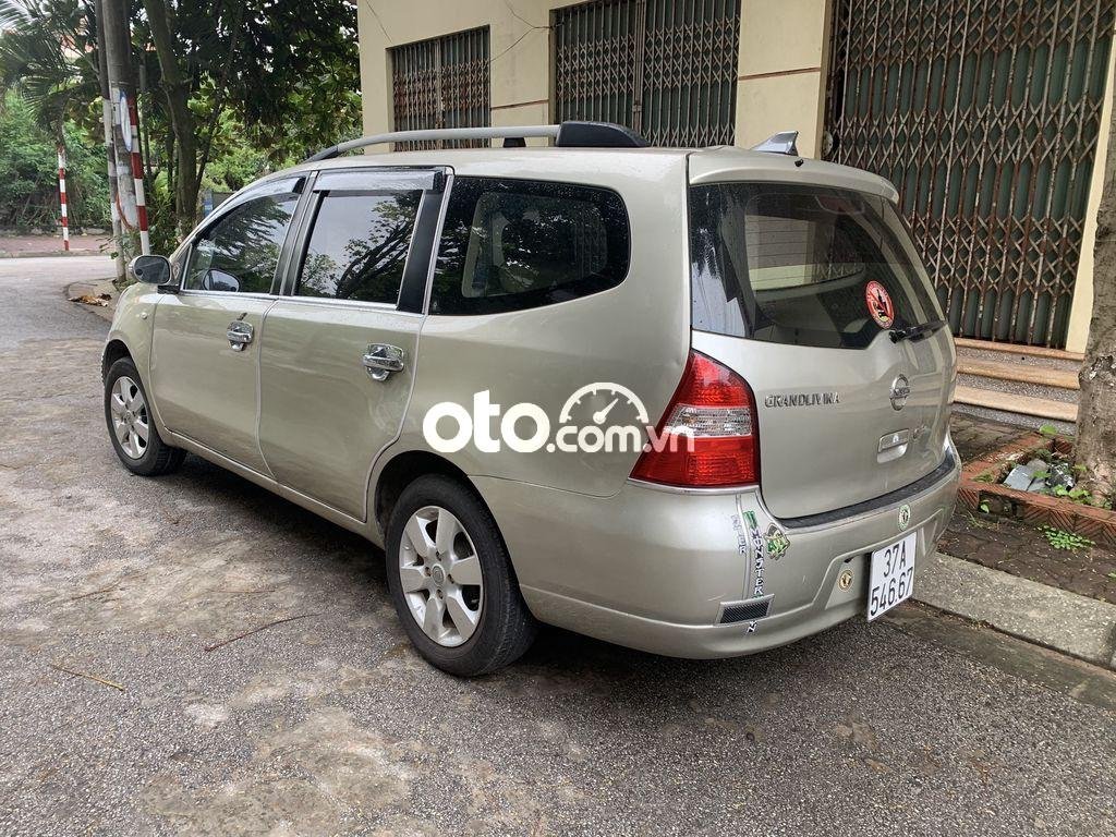 Nissan Livina 2011 - Bán xe Nissan Livina 1.8MT sản xuất năm 2011