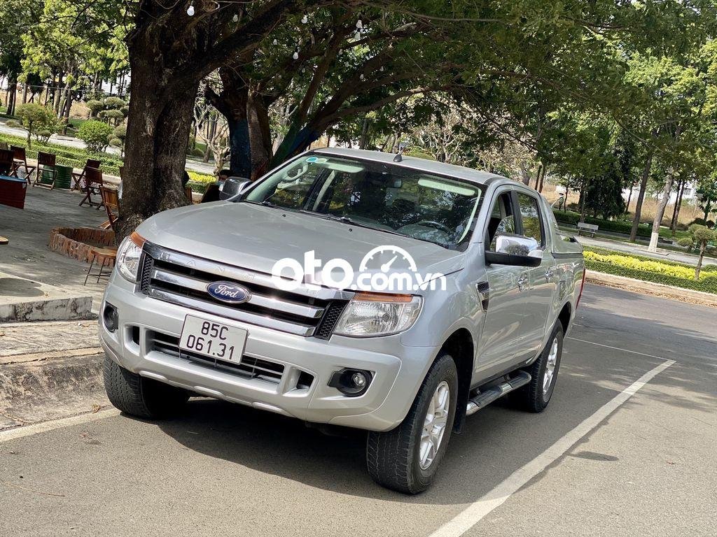 Ford Ranger XLT 4x4 MT 2012 - Xe Ford Ranger XLT 4x4 MT sản xuất năm 2012, màu bạc, xe nhập