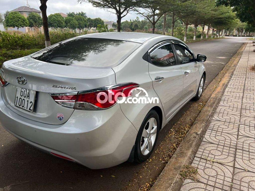 Hyundai Elantra AT 2013 - Cần bán Hyundai Elantra AT sản xuất năm 2013, màu bạc, nhập khẩu, 396tr