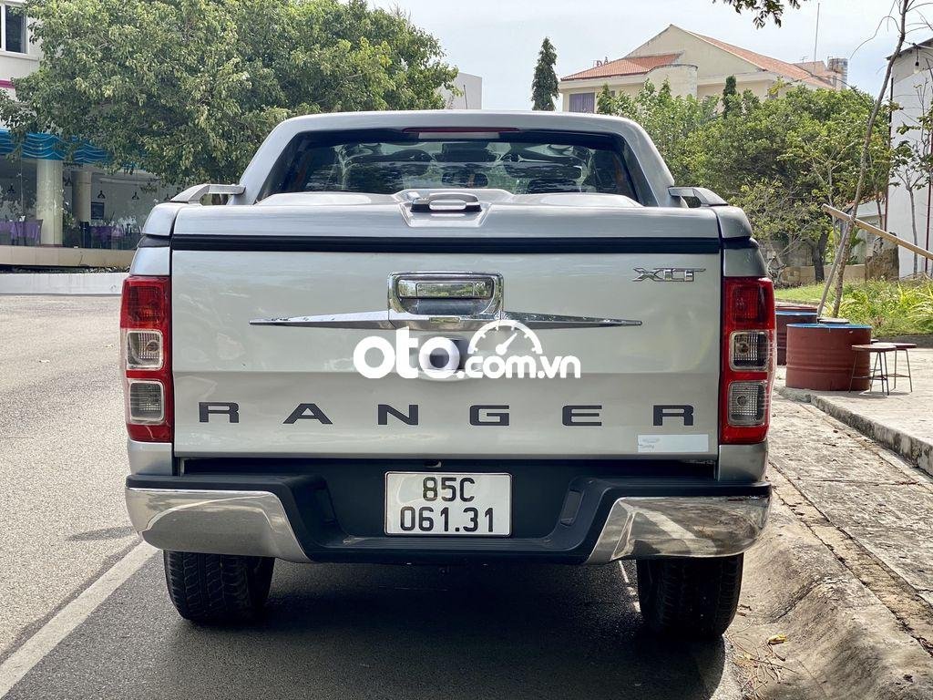 Ford Ranger XLT 4x4 MT 2012 - Xe Ford Ranger XLT 4x4 MT sản xuất năm 2012, màu bạc, xe nhập