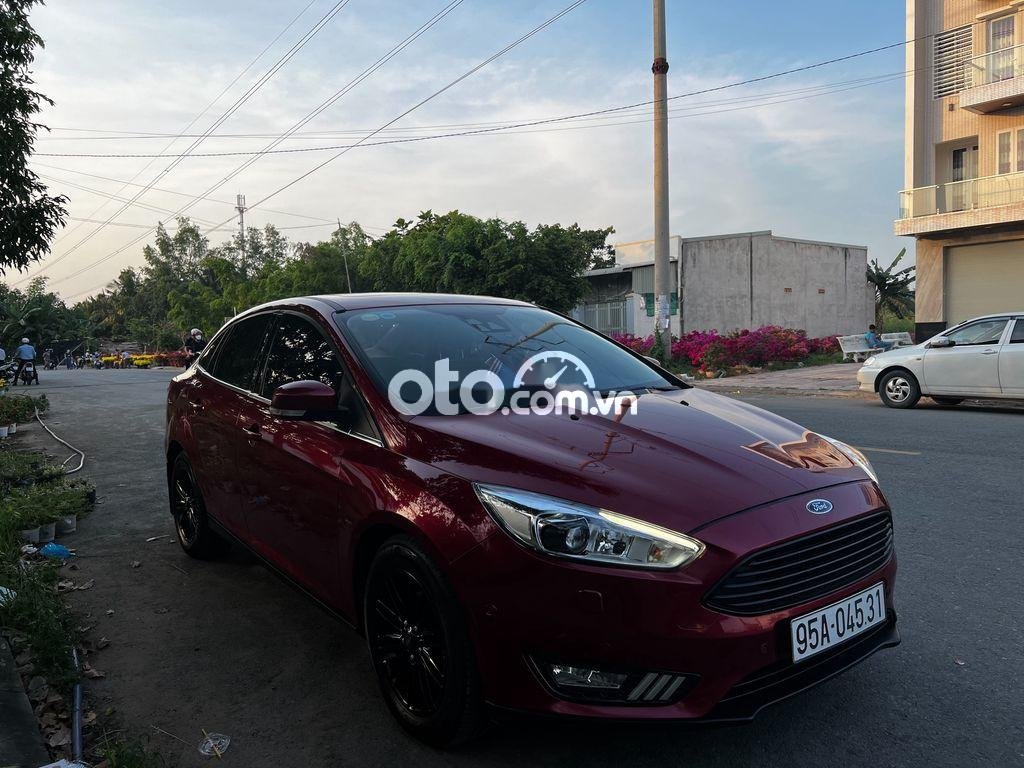 Ford Focus  Titanium 2019 - Cần bán xe Ford Focus Titanium năm 2019, màu đỏ