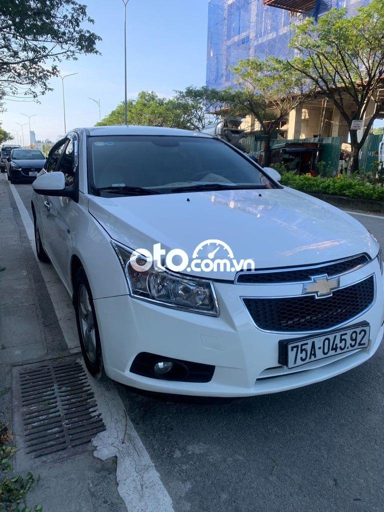 Chevrolet Cruze LS 2012 - Bán xe Chevrolet Cruze LS năm 2012, màu trắng số sàn