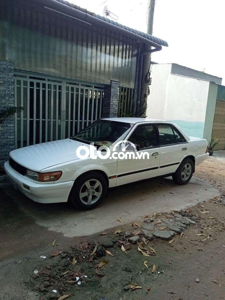 Nissan Bluebird 1998 - Cần bán xe Nissan Bluebird năm sản xuất 1998, màu trắng, xe nhập