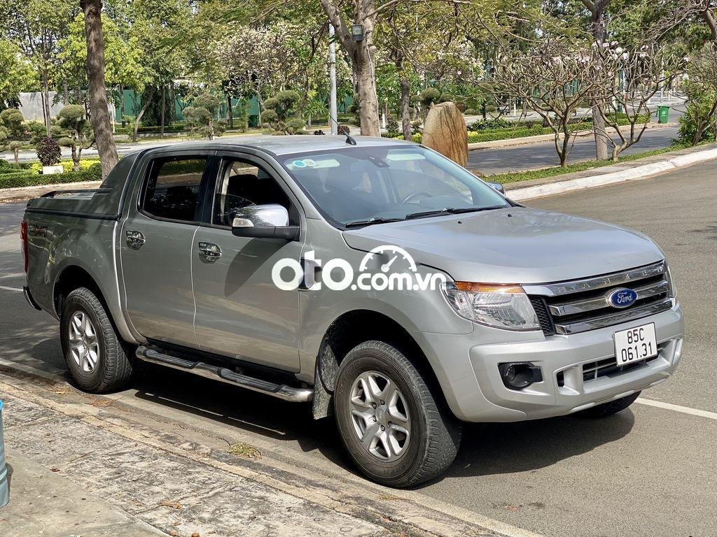 Ford Ranger XLT 4x4 MT 2012 - Xe Ford Ranger XLT 4x4 MT sản xuất năm 2012, màu bạc, xe nhập