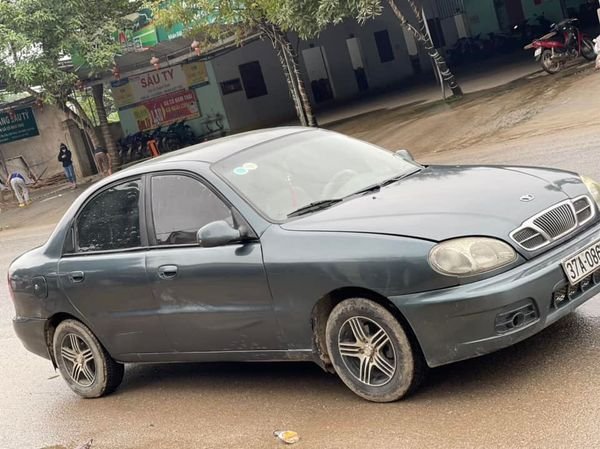 Daewoo Lanos MT 2001 - Cần bán lại xe Daewoo Lanos MT sản xuất năm 2001, màu xám