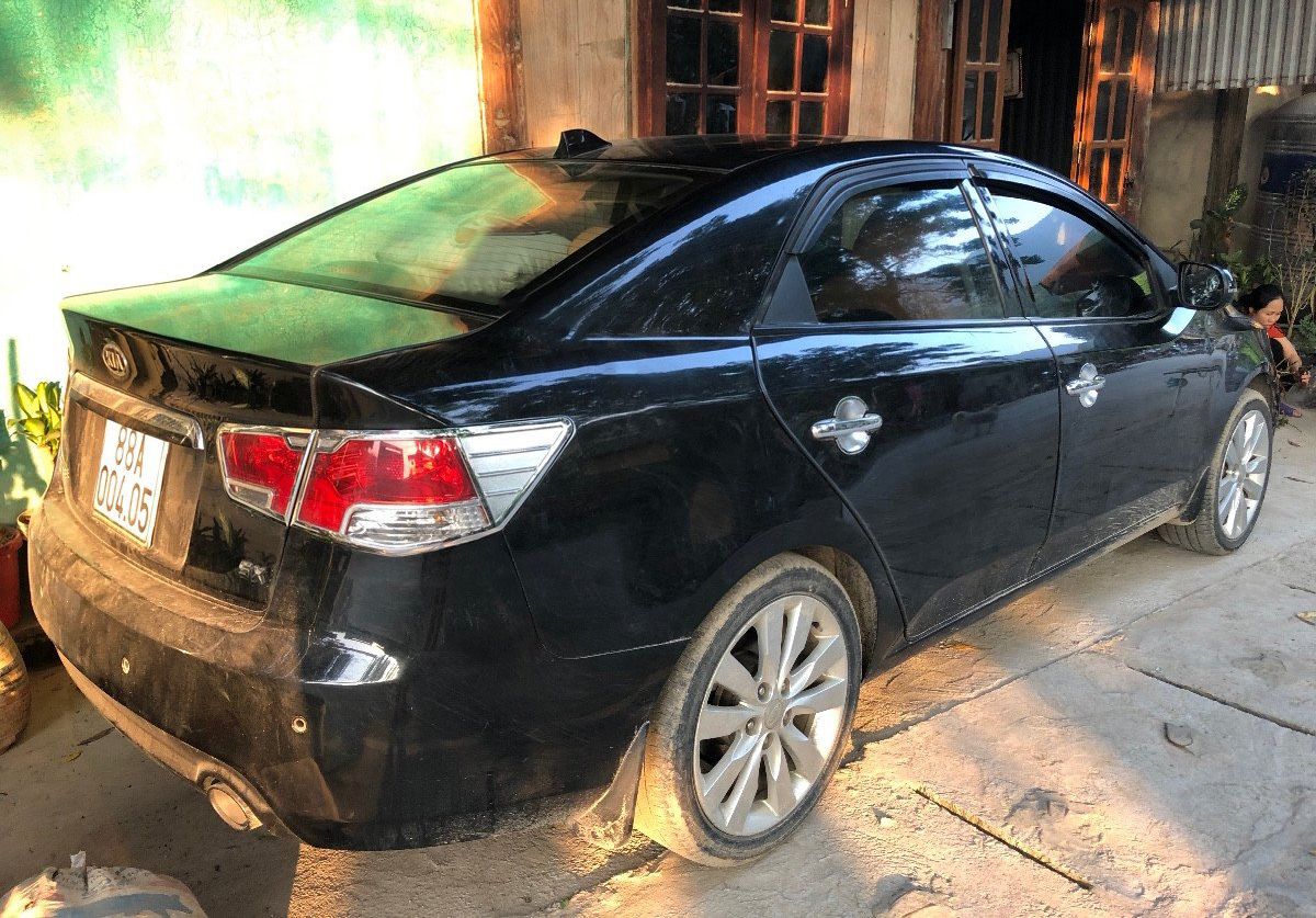 Kia Forte   SX 1.6 MT  2011 - Cần bán Kia Forte SX 1.6 MT sản xuất năm 2011, màu đen xe gia đình