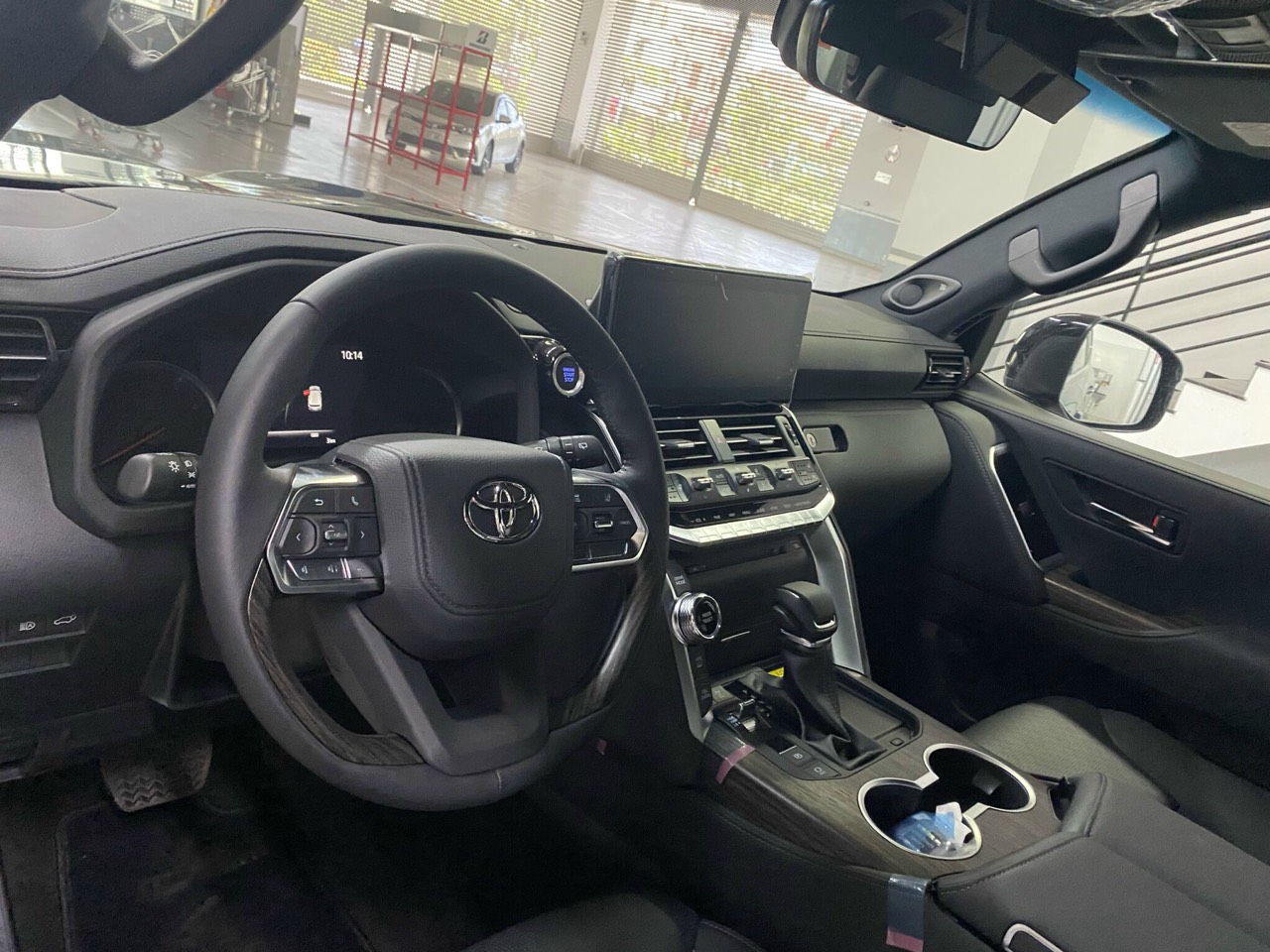 Toyota Land Cruiser LC300 2022 - Bán Toyota Landcruiser LC300 màu đen xe 2022 nhập mới 100%, bản full có camera 360 hát kính