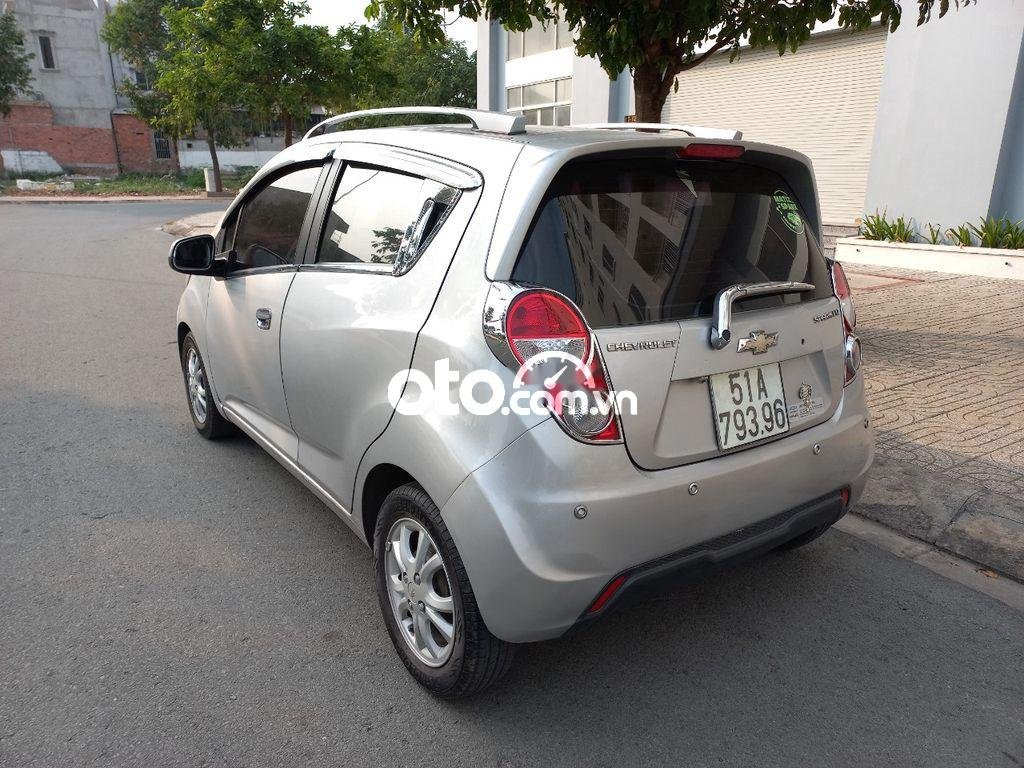 Chevrolet Spark LTZ 2014 - Cần bán gấp Chevrolet Spark LTZ sản xuất 2014, màu bạc