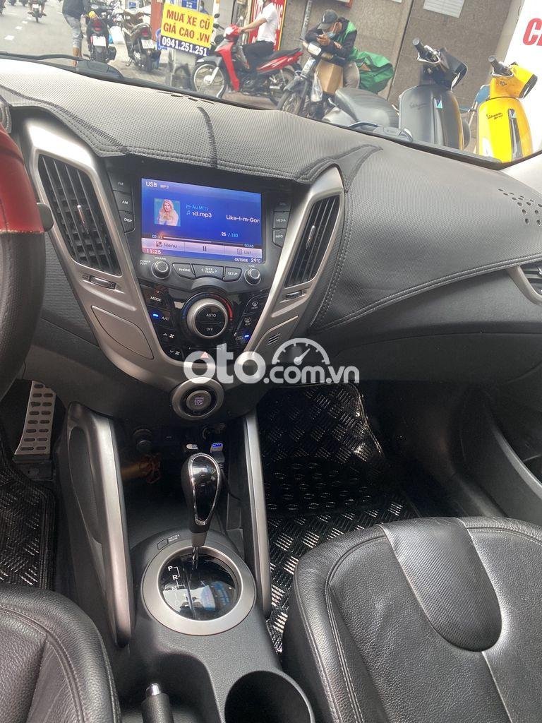 Hyundai Veloster 1.6 GDI Turbo 2012 - Bán Hyundai Veloster 1.6 GDI Turbo năm sản xuất 2012, màu đỏ, nhập khẩu