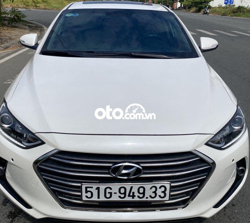 Hyundai Elantra AT 2019 - Bán Hyundai Elantra AT sản xuất 2019, màu trắng, 570tr