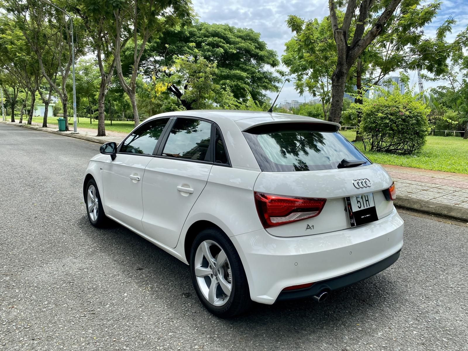 Audi A1 2015 - Bán xe Audi A1 bản S-line năm 2015, siêu lướt 21.000km nội thất đen zin nguyên bản, option miên man