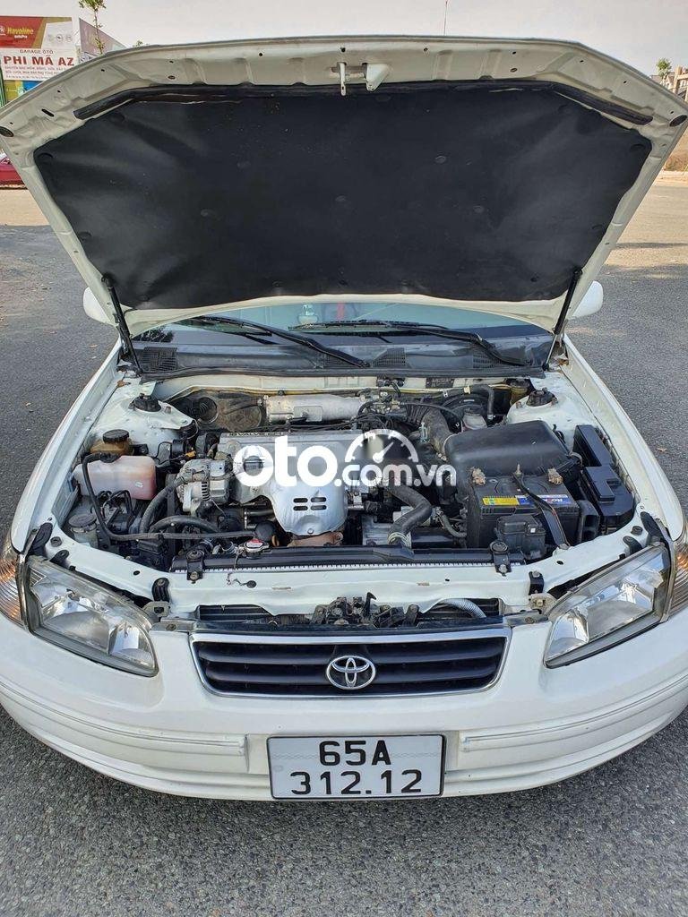 Toyota Camry   GLi  2001 - Cần bán xe Toyota Camry GLi sản xuất năm 2001, màu trắng  