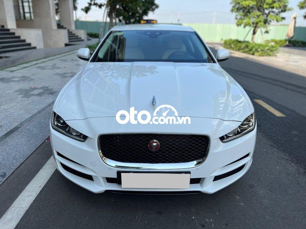 Jaguar XE 2015 - Bán Jaguar XE 2.0 HSE năm sản xuất 2015, màu trắng, xe nhập