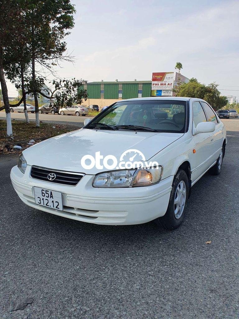 Toyota Camry   GLi  2001 - Cần bán xe Toyota Camry GLi sản xuất năm 2001, màu trắng  