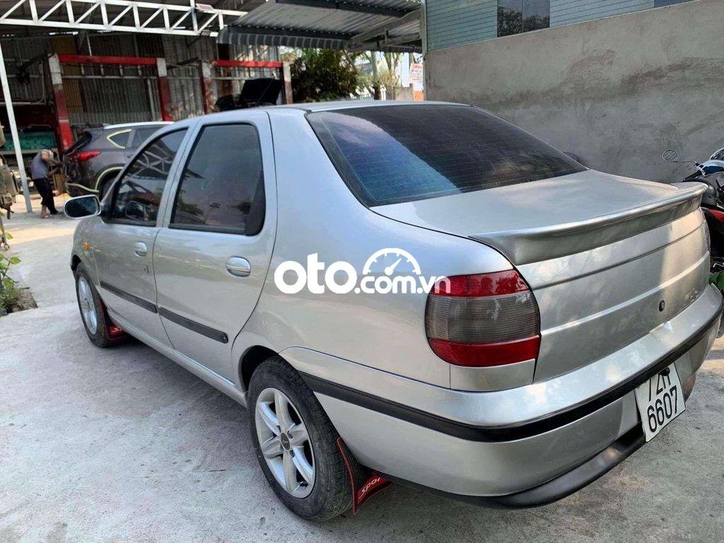 Fiat Siena 2001 - Cần bán Fiat Siena năm 2001, màu bạc, xe gia đình