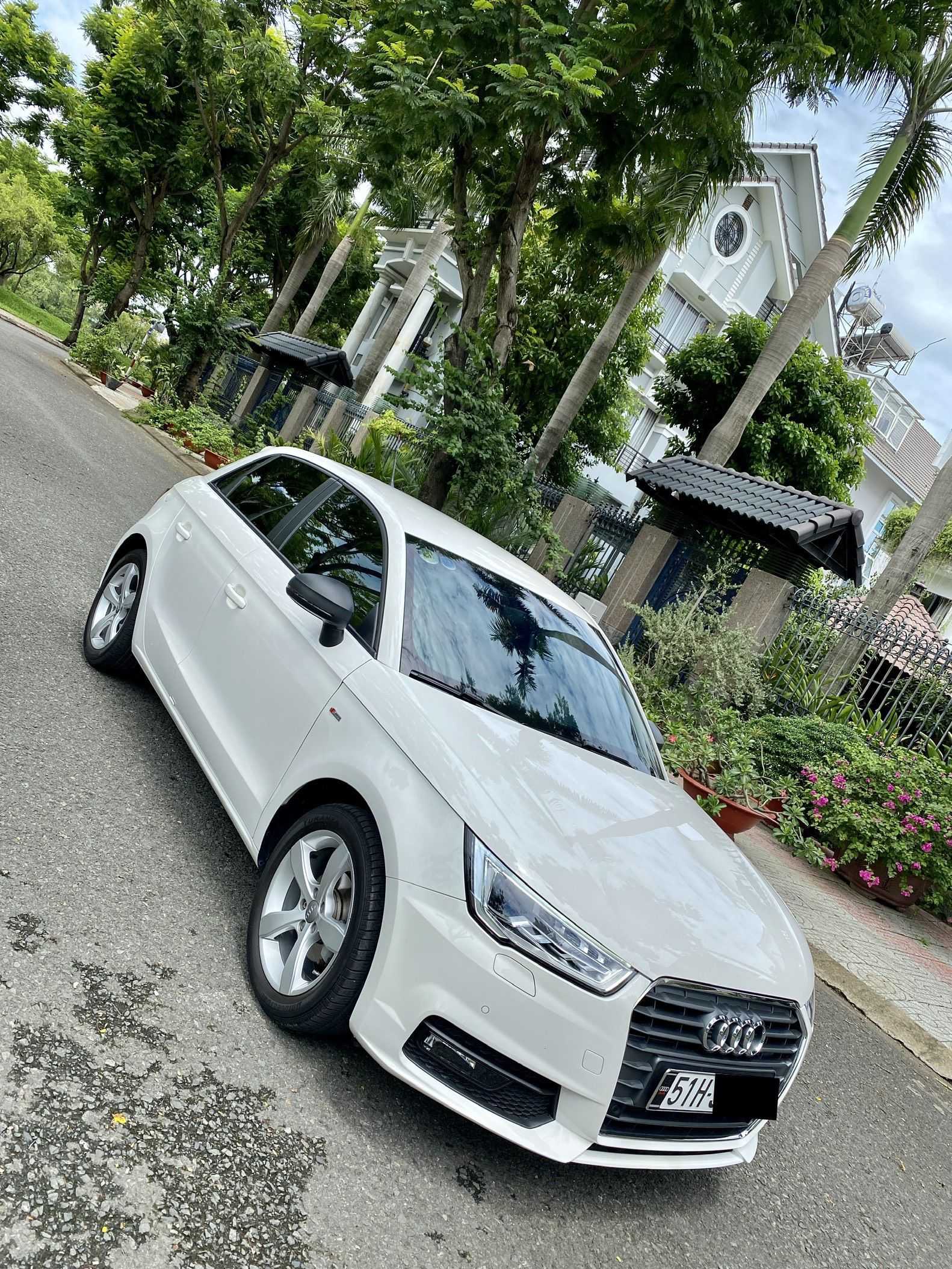 Audi A1 2015 - Bán xe Audi A1 bản S-line năm 2015, siêu lướt 21.000km nội thất đen zin nguyên bản, option miên man