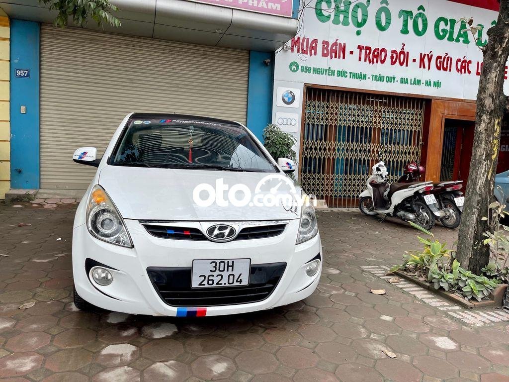 Hyundai i20 2011 - Cần bán Hyundai i20 1.4 AT sản xuất năm 2011, màu trắng, nhập khẩu 