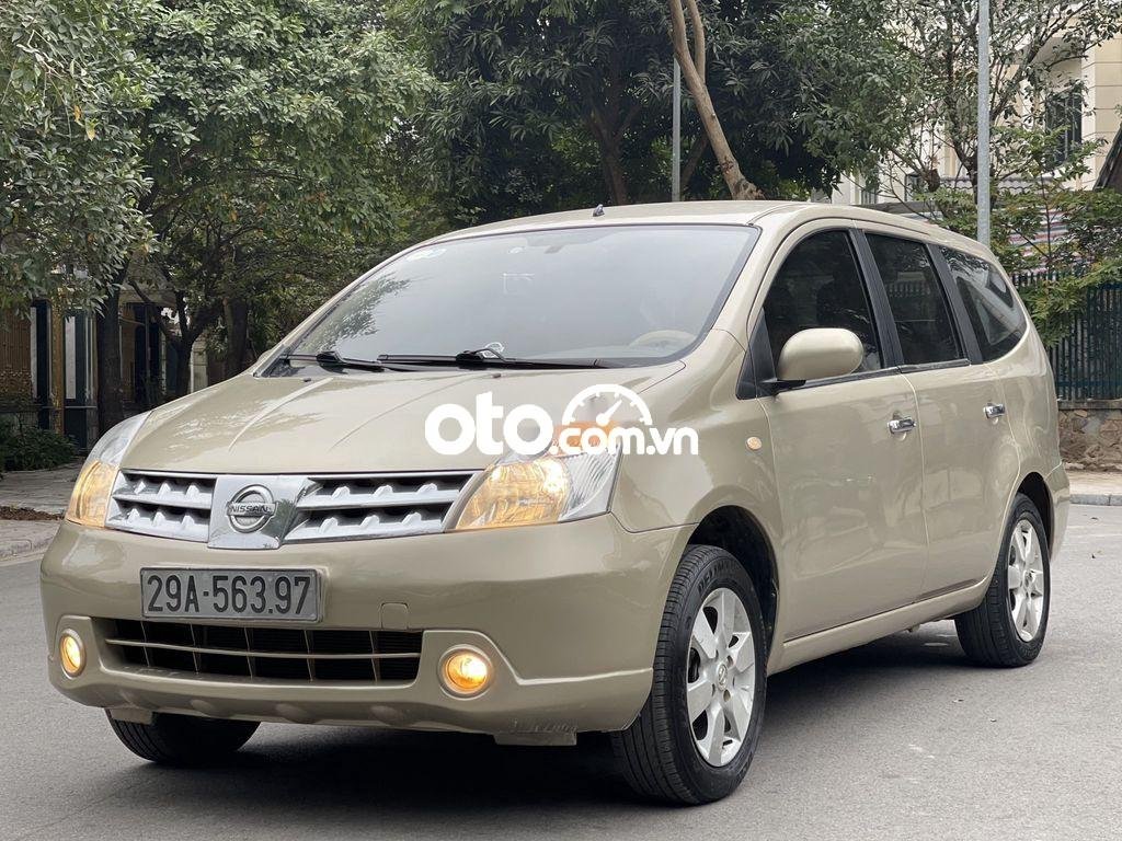 Nissan Grand livina 2012 - Bán Nissan Grand livina 1.8MT sản xuất năm 2012, màu vàng