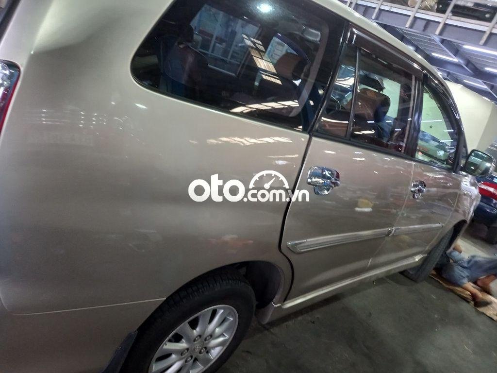 Toyota Innova  G   2013 - Bán xe Toyota Innova G năm 2013, màu bạc