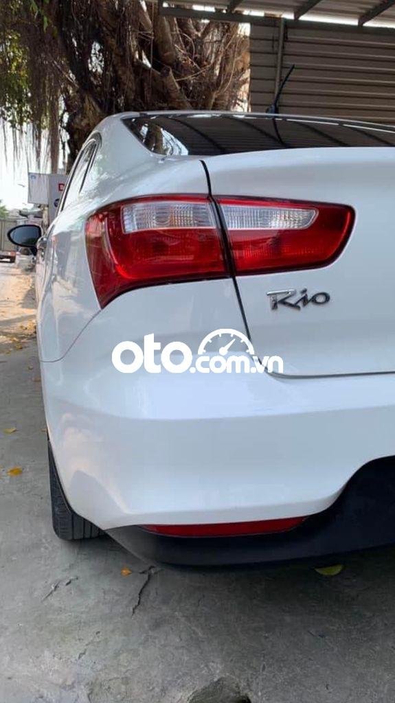 Kia Rio    1.4MT 2015 - Bán ô tô Kia Rio 1.4MT năm sản xuất 2015, màu trắng, xe nhập