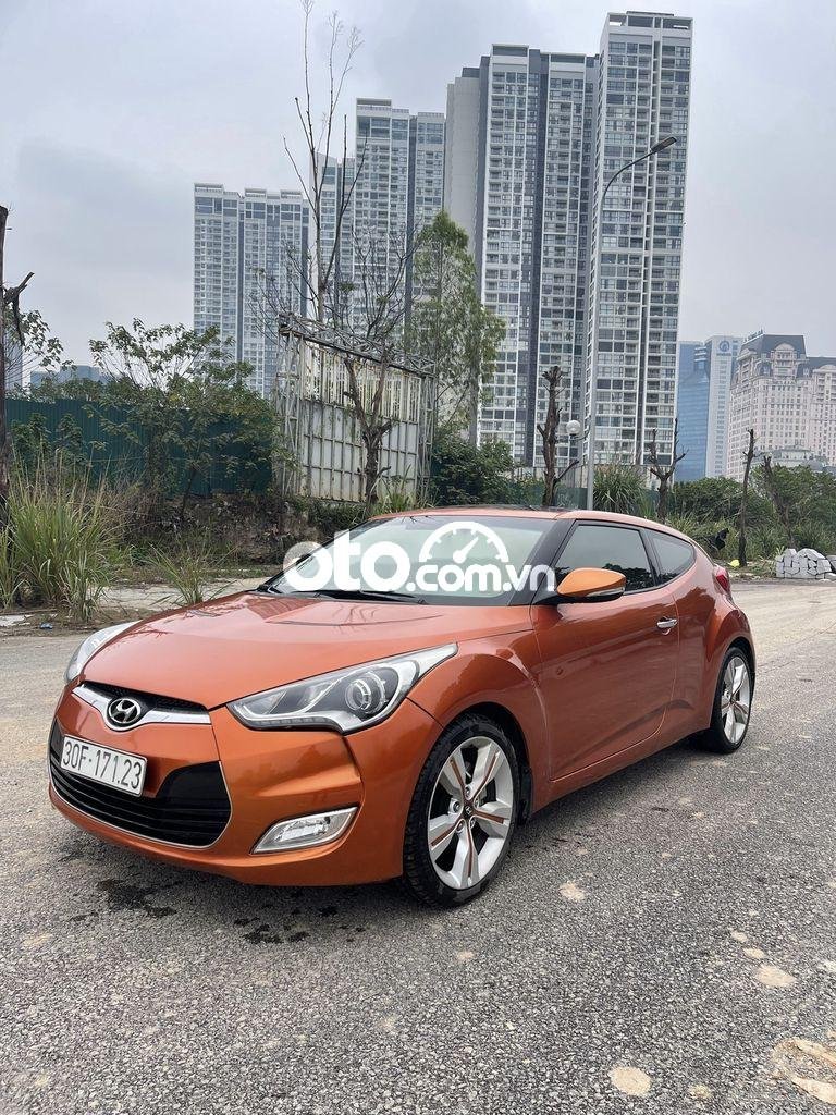 Hyundai Veloster 1.6AT 2011 - Cần bán Hyundai Veloster 1.6AT sản xuất năm 2011, màu nâu, nhập khẩu nguyên chiếc