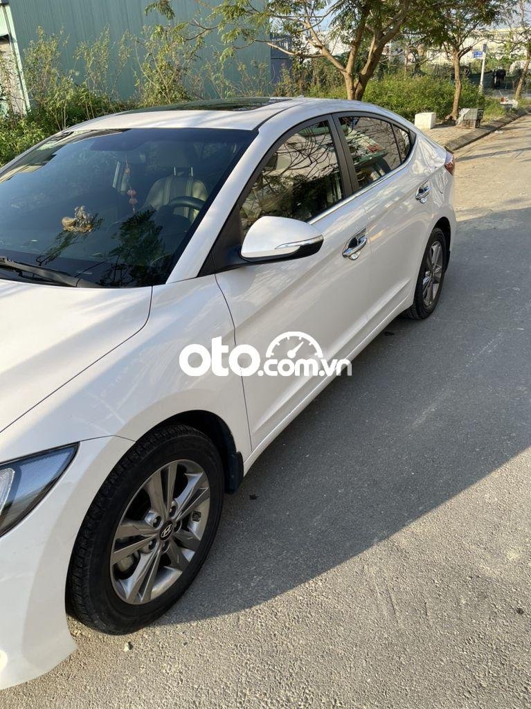 Hyundai Elantra GLS 2.0AT 2018 - Cần bán Hyundai Elantra GLS 2.0AT năm sản xuất 2018, màu trắng