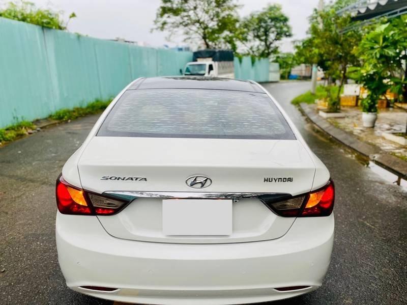 Hyundai Sonata 2011 - Bán Hyundai Sonata 2.0L 6AT năm 2011, màu trắng, 435 triệu