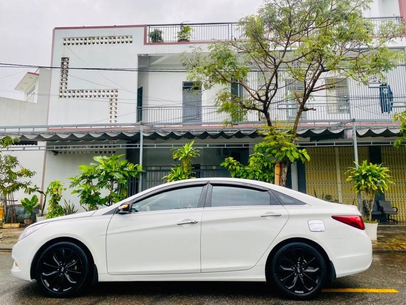 Hyundai Sonata 2011 - Bán Hyundai Sonata 2.0L 6AT năm 2011, màu trắng, 435 triệu