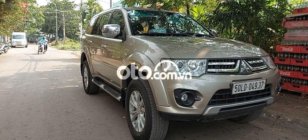 Mitsubishi Pajero 2015 - Bán Mitsubishi Pajero năm sản xuất 2015, màu vàng