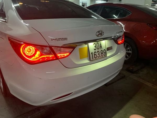 Hyundai Sonata 2.0AT 2011 - Cần bán lại xe Hyundai Sonata 2.0AT năm sản xuất 2011, màu trắng, 420tr