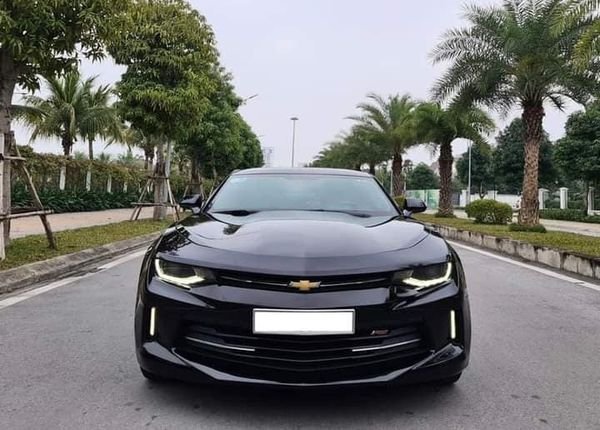 Chevrolet Camaro 2016 - Cần bán xe Chevrolet Camaro 2.0AT sản xuất năm 2016, màu đen, xe tư nhân chính chủ