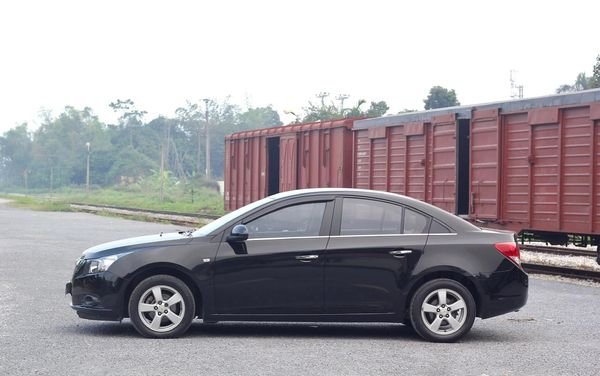 Chevrolet Cruze LTZ  2015 - Cần bán lại xe Chevrolet Cruze LTZ sản xuất năm 2015, màu đen