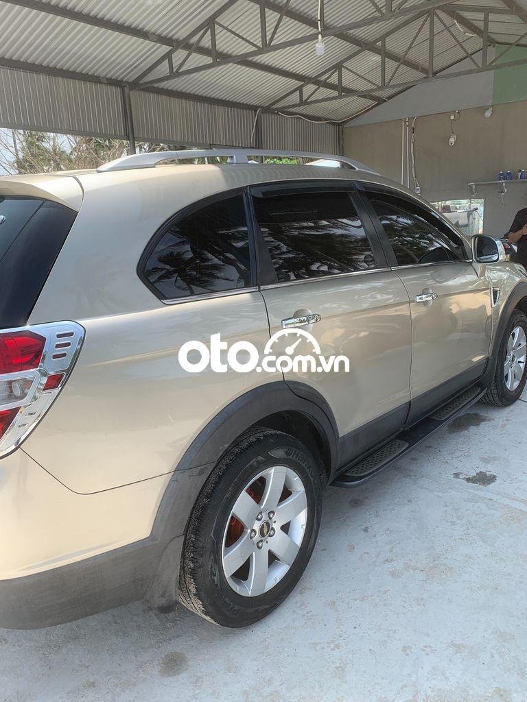 Chevrolet Captiva  LT 2.4 2008 - Bán Chevrolet Captiva LT 2.4 sản xuất năm 2008, màu vàng còn mới