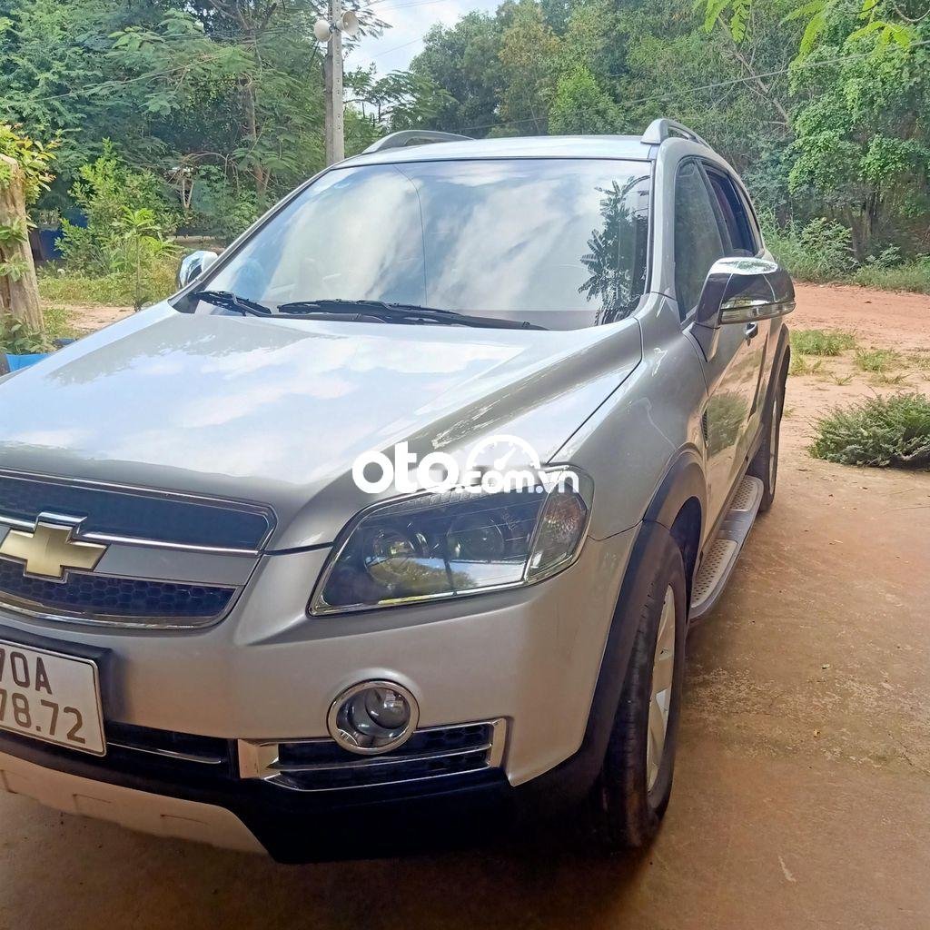 Chevrolet Captiva LT 2.4 MT 2010 - Bán ô tô Chevrolet Captiva LT 2.4 MT sản xuất 2010, màu bạc