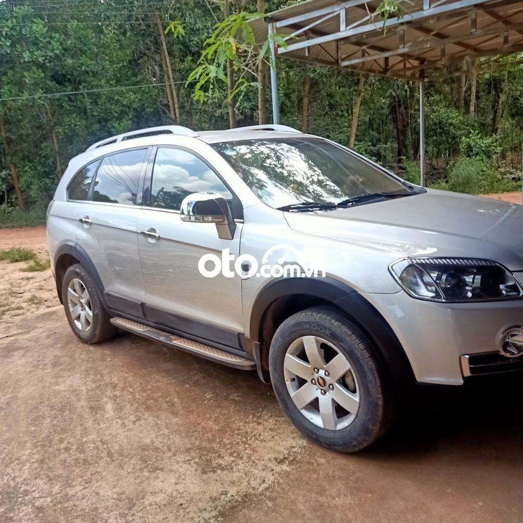 Chevrolet Captiva LT 2.4 MT 2010 - Bán ô tô Chevrolet Captiva LT 2.4 MT sản xuất 2010, màu bạc